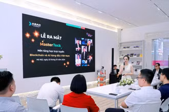 Bà Nguyễn Vân Hiền, Phó Viện trưởng Viện ABAII nhấn mạnh mục tiêu phổ cập blockchain và AI cho 1 triệu người Việt Nam trong lễ ra mắt MasterTeck. 