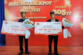 Hai người chơi may mắn trúng thưởng Jackpot của Vietlott.