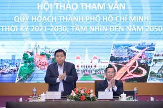 Bộ trưởng Kế hoạch và Đầu tư Nguyễn Chí Dũng và Chủ tịch Ủy ban nhân dân TP Hồ Chí Minh Phan Văn Mãi chủ trì hội thảo.
