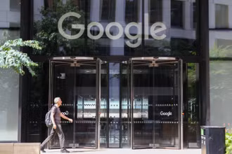 Google sẽ triển khai cài đặt làm mờ hình ảnh (blur) làm mặc định trên thanh công cụ tìm kiếm. (Ảnh minh họa: Getty Images)