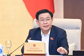 Chủ tịch Quốc hội Vương Đình Huệ phát biểu ý kiến tại phiên họp của Ủy ban Thường vụ Quốc hội chiều 15/11. (Ảnh: DUY LINH)