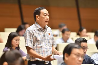 Đại biểu Quốc hội Phạm Văn Hòa (đoàn Đồng Tháp) góp ý kiến vào dự thảo Luật Căn cước công dân (sửa đổi) trong phiên họp chiều 22/6. (Ảnh: ĐĂNG KHOA)
