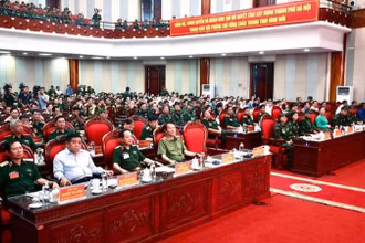 Các đại biểu tham dự khai mạc diễn tập. (Ảnh: Viết Thành)