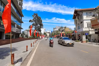 Nhờ làm tốt công tác giải phóng mặt bằng, tuyến đường Xuân Diệu đã được nâng cấp khang trang hơn, cải thiện hạ tầng giao thông trên địa bàn quận.