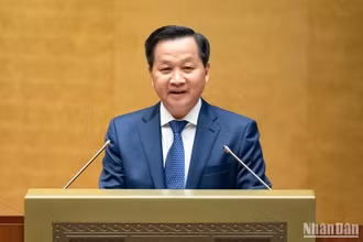 Phó Thủ tướng Lê Minh Khái báo cáo tại Hội nghị toàn quốc triển khai luật, nghị quyết của Quốc hội khóa XV. (Ảnh: DUY LINH)