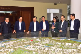 Lãnh đạo Thành ủy Hà Nội cho ý kiến về quy hoạch phát triển quận Long Biên.