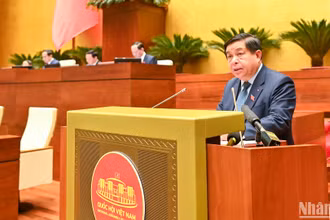 Trình Quốc hội điều chỉnh mục tiêu tăng trưởng GDP năm 2025 đạt 8% trở lên