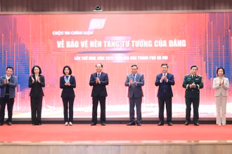 Các đại biểu thực hiện nghi thức phát động Cuộc thi.