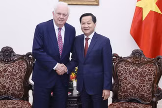 Phó Thủ tướng Lê Minh Khái tiếp ông Thomas Vallely, Giám đốc Chương trình Việt Nam tại Đại học Harvard và các chuyên gia Đại học Fulbright Việt Nam. (Ảnh: VGP)