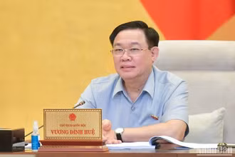 Chủ tịch Quốc hội Vương Đình Huệ phát biểu tại phiên họp chiều 16/8. (Ảnh: DUY LINH)