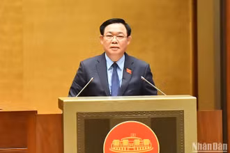 Chủ tịch Quốc hội Vương Đình Huệ phát biểu kết thúc phiên chất vấn nhóm vấn đề thứ tư thuộc lĩnh vực giao thông vận tải. (Ảnh: ĐĂNG KHOA)