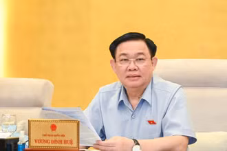 Chủ tịch Quốc hội Vương Đình Huệ phát biểu ý kiến trong phiên họp Ủy ban Thường vụ Quốc hội sáng 12/9. (Ảnh: DUY LINH)
