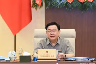 Chủ tịch Quốc hội Vương Đình Huệ phát biểu tại phiên thảo luận chiều 18/8. (Ảnh: DUY LINH)