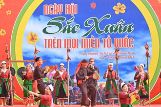 Một tiết mục biểu diễn văn nghệ tại Ngày hội "Sắc xuân trên mọi miền Tổ quốc". (Ảnh: ĐĂNG KHOA)