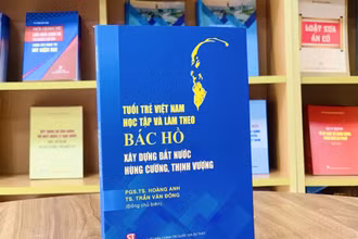 Cuốn sách “Tuổi trẻ Việt Nam học tập và làm theo Bác Hồ xây dựng đất nước hùng cường, thịnh vượng” vừa được Nhà Xuất bản Chính trị quốc gia Sự thật ấn hành.