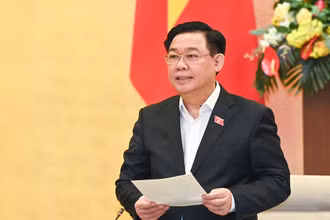 Chủ tịch Quốc hội Vương Đình Huệ phát biểu khai mạc phiên họp. (Ảnh: DUY LINH)