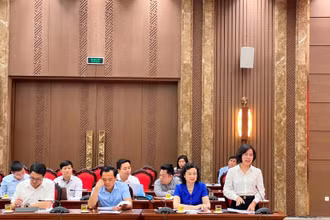 Các đại biểu nêu ý kiến đóng góp vào hai dự thảo của Ban Tổ chức Thành ủy Hà Nội.
