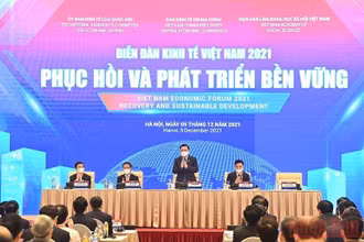 Chủ tịch Quốc hội Vương Đình Huệ chủ trì Diễn đàn Kinh tế Việt Nam 2021. (Ảnh: DUY LINH) 