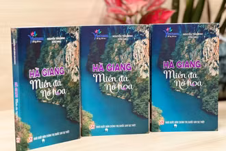 Cuốn sách "Hà Giang - Miền đá nở hoa".