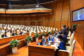 Thủ tướng Phạm Minh Chính giải trình, làm rõ một số nội dung chất vấn của đại biểu Quốc hội trong phiên họp chiều 5/11. Ảnh: THỦY NGUYÊN