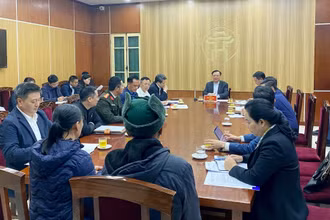 Quang cảnh buổi tiếp công dân của Bí thư Thành ủy Hà Nội Đinh Tiến Dũng.