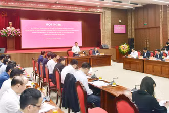Quang cảnh buổi làm việc sáng 13/4.