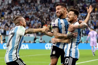 [Ảnh] Nhìn lại World Cup ngày thứ 14: Hà Lan, Argentina hẹn nhau ở tứ kết