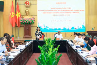 Phó Bí thư Thường trực Thành ủy Hà Nội Nguyễn Thị Tuyến chỉ đạo tại buổi kiểm tra công tác phòng, chống bão ở quận Ba Đình.