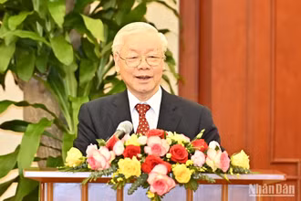 Tổng Bí thư Nguyễn Phú Trọng nói chuyện thân mật với các đại biểu dự Hội nghị biểu dương Chủ tịch Mặt trận Tổ quốc cấp xã và Trưởng ban Công tác Mặt trận tiêu biểu toàn quốc. (Ảnh: ĐĂNG KHOA)
