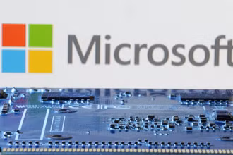 Khoản đầu tư của Microsoft bao gồm việc hỗ trợ đào tạo kỹ năng liên quan đến AI và thành lập một phòng thí nghiệm mới của Microsoft Research Asia ở Tokyo. (Ảnh: Reuters)