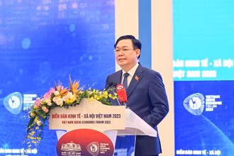 Chủ tịch Quốc hội Vương Đình Huệ phát biểu khai mạc Diễn đàn. (Ảnh: DUY LINH)