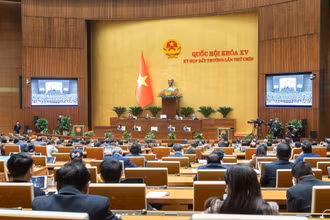 Quang cảnh phiên họp toàn thể tại Hội trường sáng 14/2.