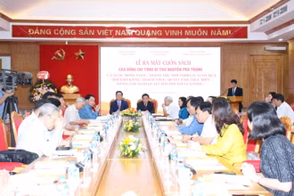 Lễ ra mắt cuốn sách “Cả nước đồng lòng, tranh thủ mọi thời cơ, vượt qua mọi khó khăn, thách thức, quyết tâm thực hiện thắng lợi Nghị quyết Đại hội XIII của Đảng” của Tổng Bí thư Nguyễn Phú Trọng.