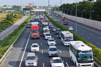 Rất đông phương tiện trên cao tốc Pháp Vân-Cầu Giẽ hướng về nội thành.