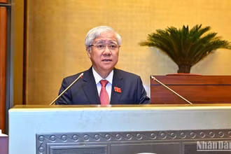 Chủ tịch Ủy ban Trung ương Mặt trận Tổ quốc Việt Nam Đỗ Văn Chiến trình bày Báo cáo tổng hợp ý kiến, kiến nghị của cử tri và nhân dân gửi đến Kỳ họp thứ 5, Quốc hội khóa XV. (Ảnh: DUY LINH)
