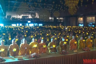 Lễ Vu lan báo hiếu tại chùa Tam Chúc.