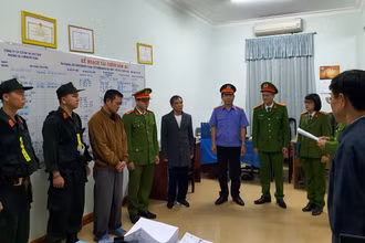 Lệnh khởi tố Giám đốc và các thuộc cấp Công ty cổ phần Cơ khí và xây dựng công trình 878. (Ảnh: Cơ quan Công an cung cấp)