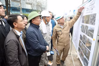 Đồng chí Đinh Tiến Dũng kiểm tra tiến độ gói thầu số 2 dự án hệ thống xử lý nước thải Yên Xá.