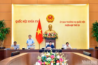 Phó Chủ tịch Thường trực Quốc hội Trần Thanh Mẫn điều hành nội dung cho ý kiến về kết quả thực hành tiết kiệm, chống lãng phí năm 2022, sáng 11/5. (Ảnh: DUY LINH)