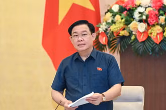 Chủ tịch Quốc hội Vương Đình Huệ phát biểu khai mạc phiên họp. (Ảnh: DUY LINH)