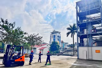 Thao diễn kỹ năng chữa cháy, cứu nạn cứu hộ trong khuôn khổ Lễ khởi động Dự án.
