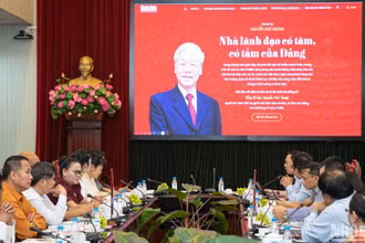 Đoàn cán bộ quản lý báo chí Lào thăm và làm việc tại Báo Nhân Dân
