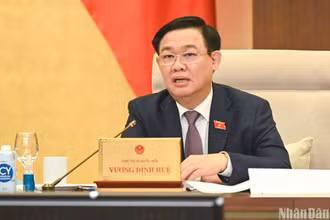 Chủ tịch Quốc hội Vương Đình Huệ cho ý kiến về một số nội dung của dự án Luật Giá (sửa đổi) trong phiên họp Ủy ban Thường vụ Quốc hội sáng 15/3. (Ảnh: DUY LINH)