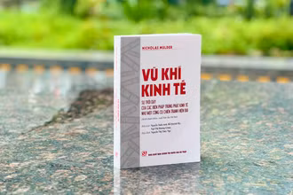 Cuốn sách "Vũ khí kinh tế: Sự trỗi dậy của các biện pháp trừng phạt kinh tế như một công cụ chiến tranh hiện đại" vừa được Nhà xuất bản Chính trị quốc gia Sự thật ấn hành. 