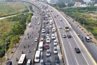 Đường Vành đai 3 trên cao thường xuyên quá tải.