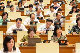 Các đại biểu Quốc hội dự phiên họp ở hội trường ngày 10/5. (Ảnh: BÙI GIANG)