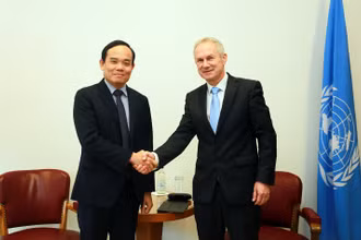 Phó Thủ tướng Trần Lưu Quang tiếp Chủ tịch Đại hội đồng Liên hợp quốc Csaba Korosi. (Ảnh: Bộ Ngoại giao)