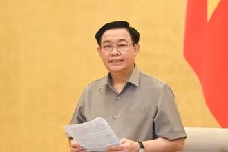 Chủ tịch Quốc hội Vương Đình Huệ phát biểu khai mạc phiên họp. (Ảnh: DUY LINH)