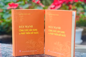 Cuốn sách "Đẩy mạnh công cuộc xây dựng và phát triển đất nước" tuyển chọn hơn 70 bài viết, bài phát biểu, thư của nguyên Chủ tịch nước Nguyễn Minh Triết từ năm 2000 đến năm 2010.