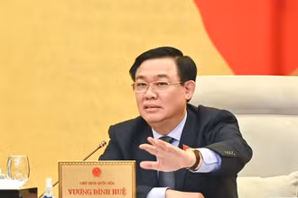 Chủ tịch Quốc hội Vương Đình Huệ góp ý vào dự án Luật Kinh doanh bất động sản (sửa đổi). (Ảnh: DUY LINH)